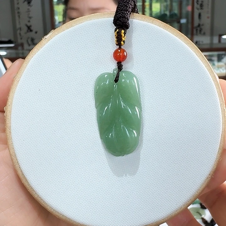 颈饰未镶嵌密玉（石英质玉）