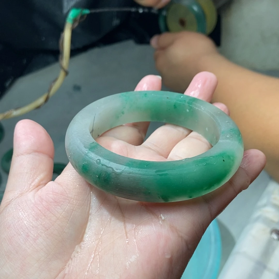 石英岩玉手镯未镶嵌雨*蒙定制