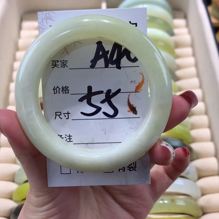 蛇纹石玉手镯未镶嵌