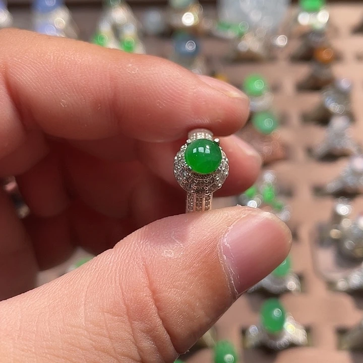 翡翠裸石阳绿蛋面铜托