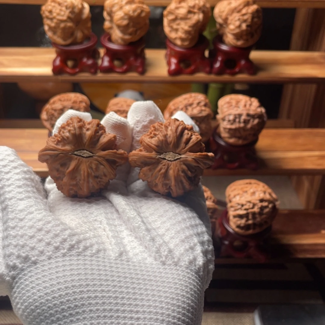 吊坠文玩核桃白狮子44尺