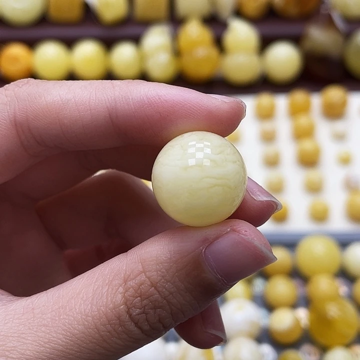 琥珀未镶嵌裸石17.2mm瑕