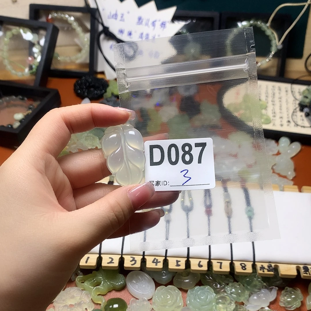 蛇纹石玉颈饰合金Y****X