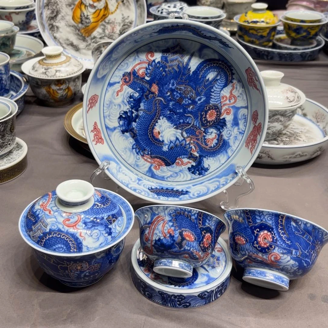摆件与***逐景德镇陶瓷艺术展