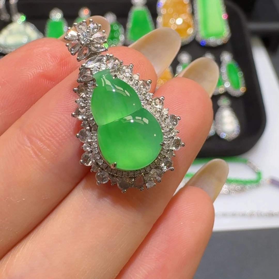 翡翠18K金镶嵌颈饰收到货48小时鉴赏期