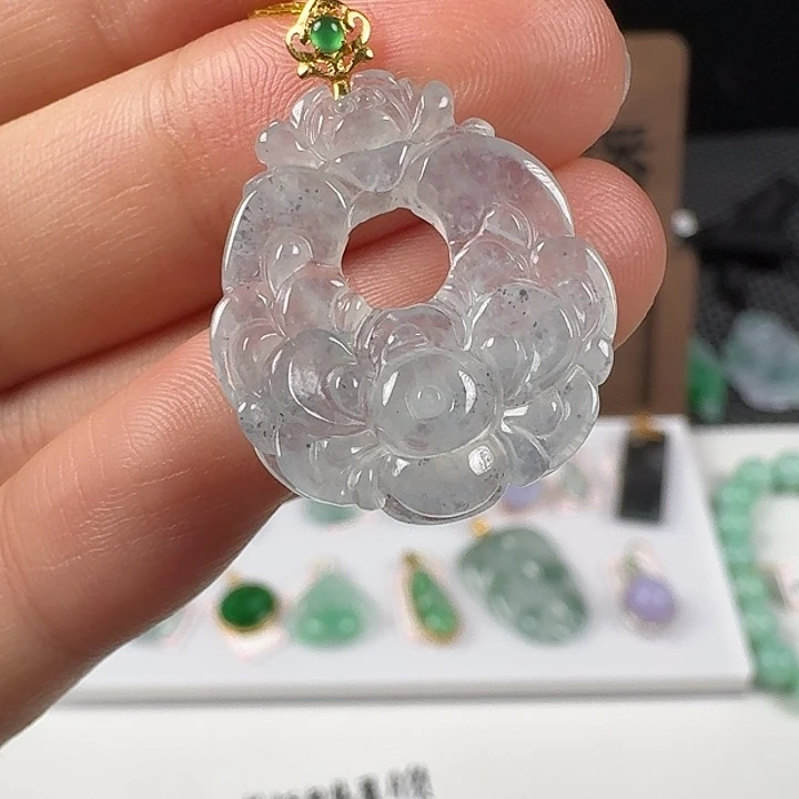 翡翠18K金镶嵌颈饰