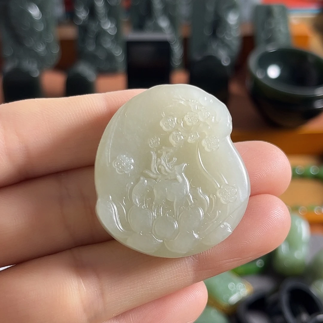 颈饰未镶嵌和田玉（碧玉）