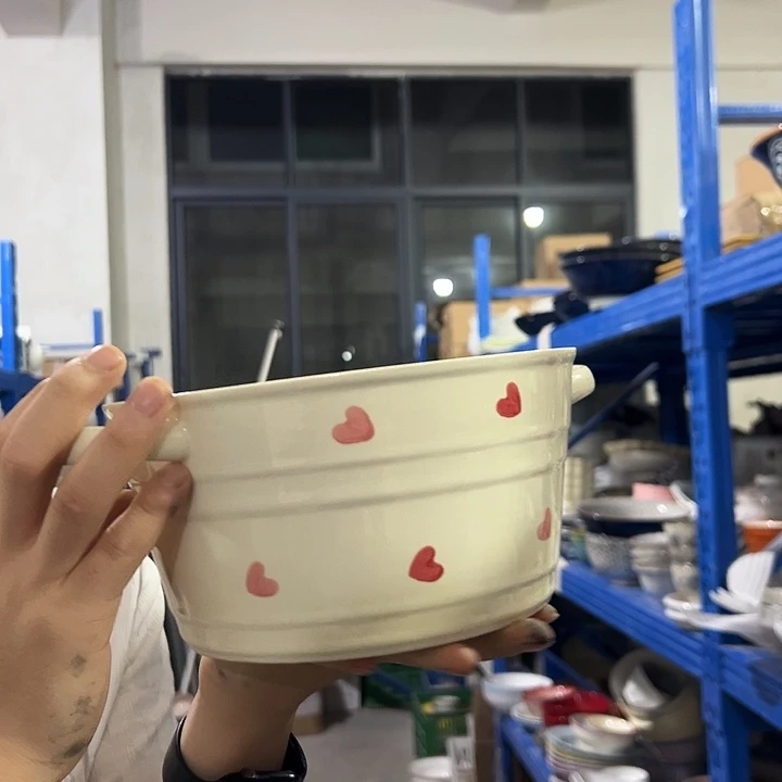 瓷黄色爱心10英寸汤桶一个