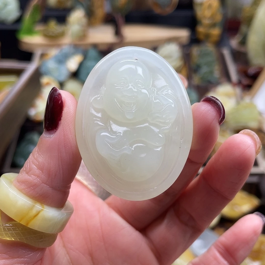 蛇纹石玉颈饰未镶嵌岫玉逍遥佛