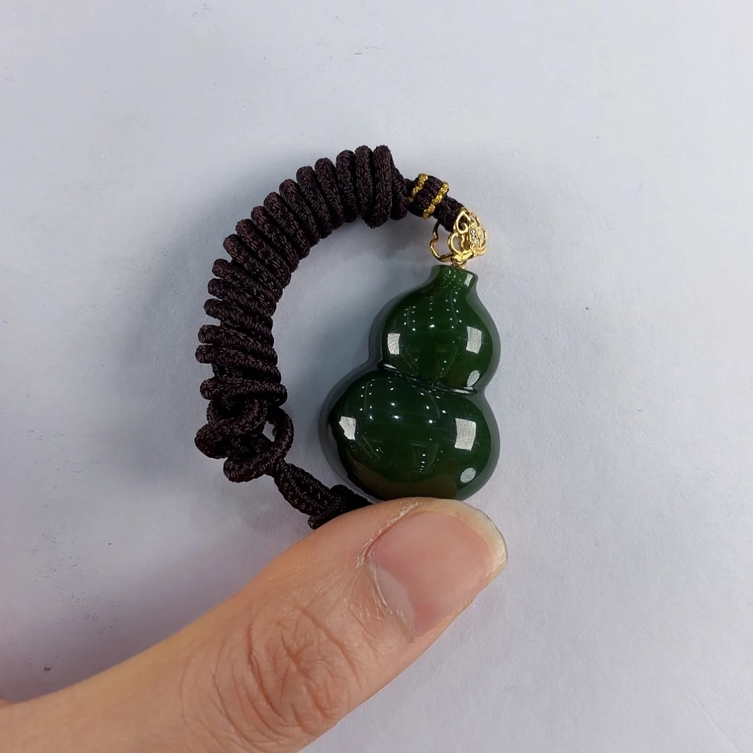 敏***光颈饰18K金镶嵌和田玉（碧玉）