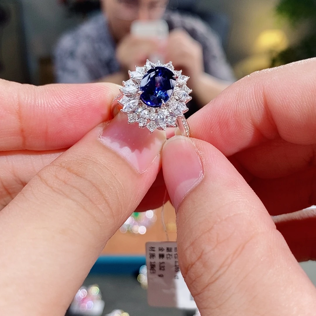 戒指蓝宝石18K金镶嵌Aigs皇家蓝3.85ct