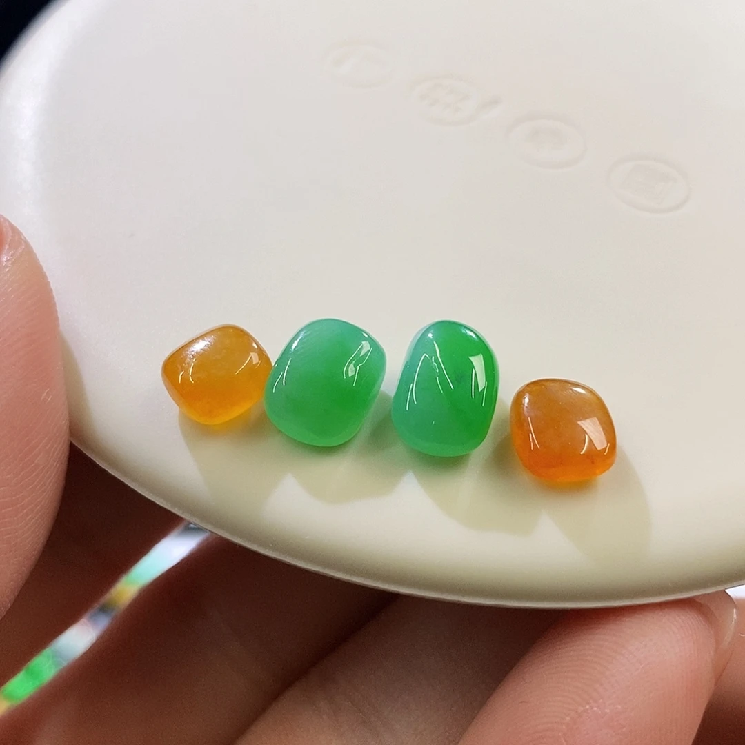 翡翠未镶嵌挂件一组