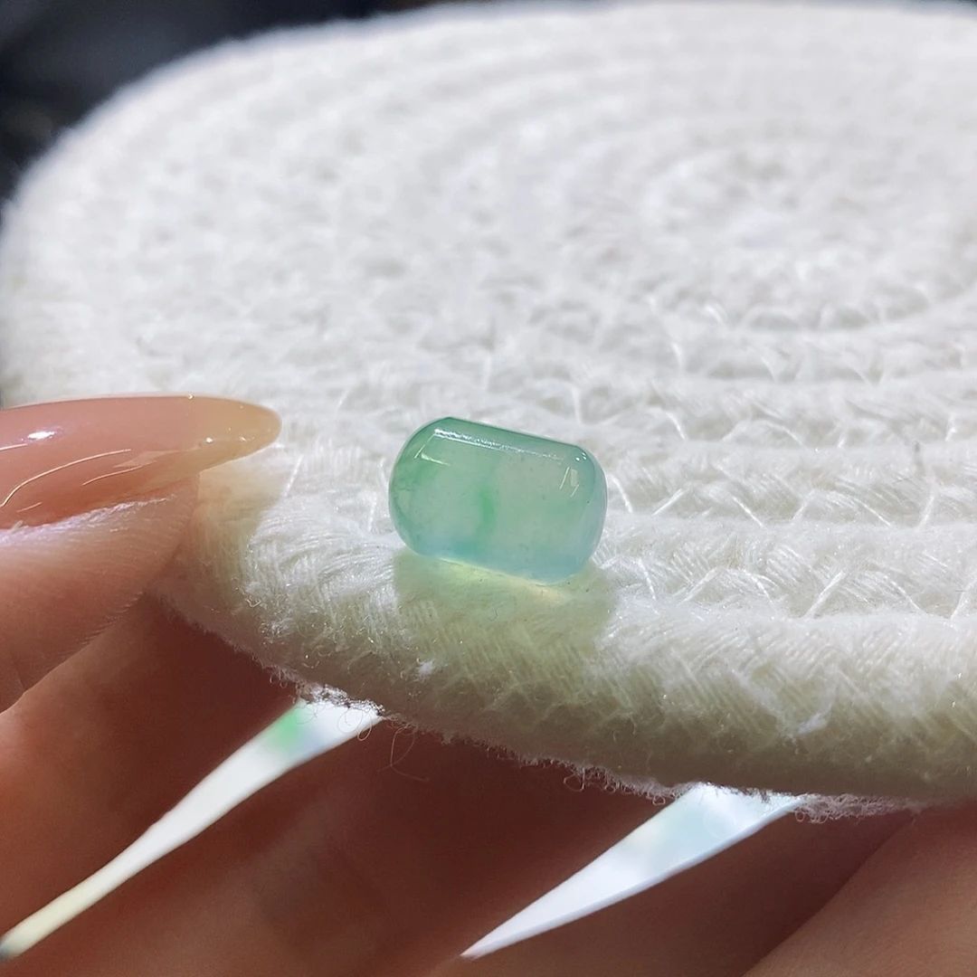 翡翠未镶嵌挂件绿桶