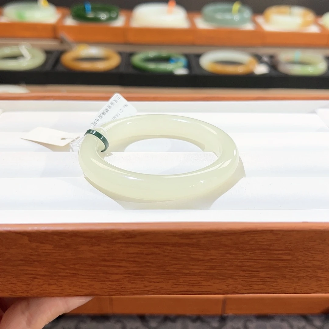 和田玉手镯未镶嵌  【冰荔枝冻】