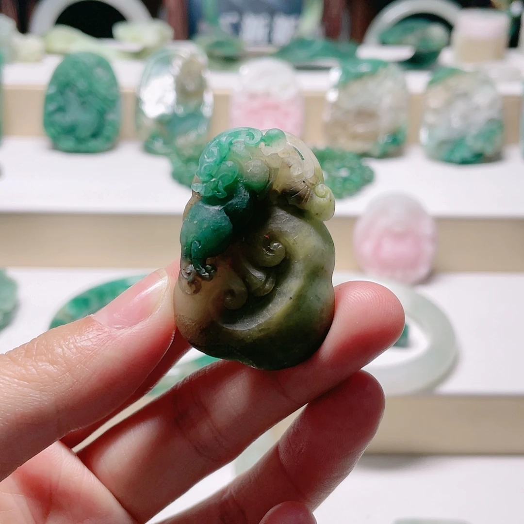 独山玉未镶嵌颈饰