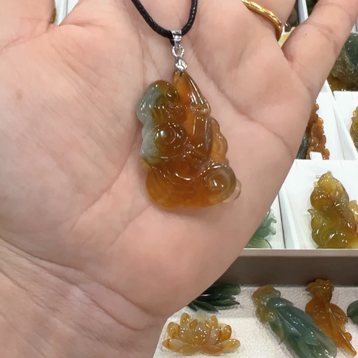 蛇纹石玉未镶嵌颈饰