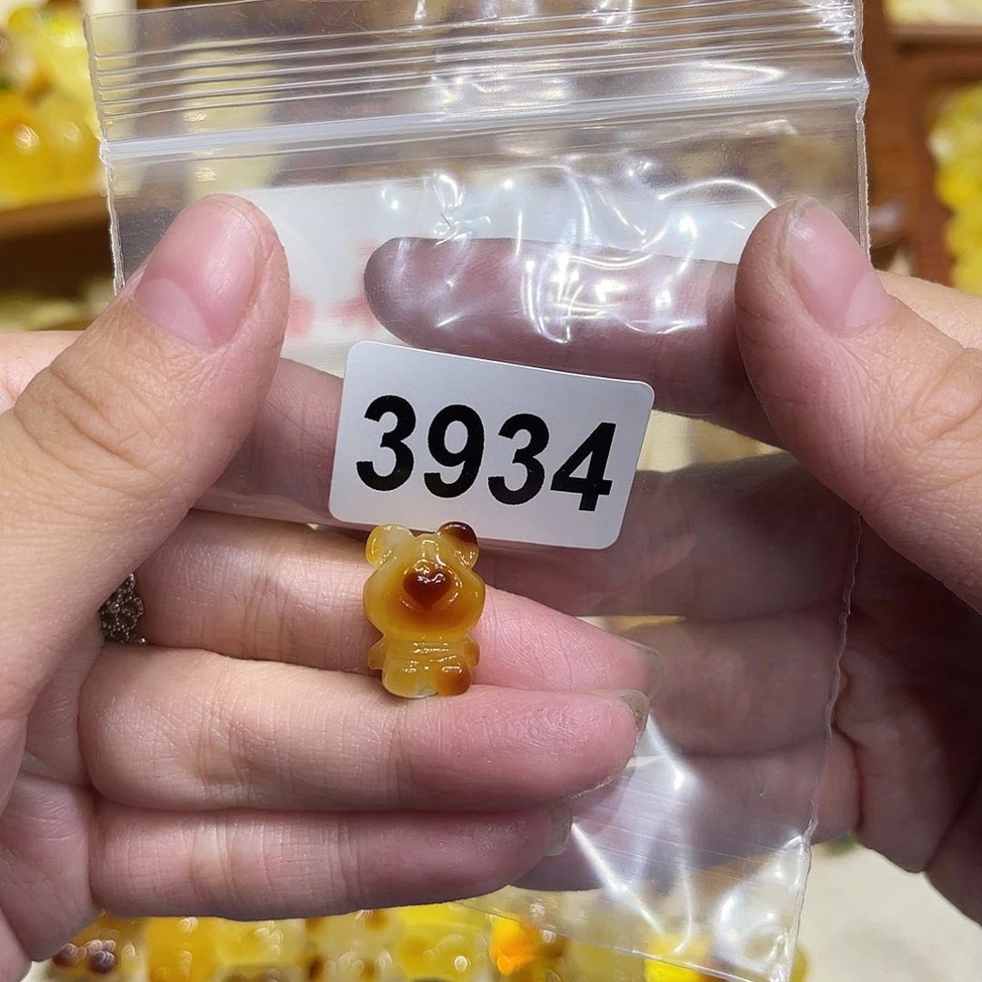 琥珀未镶嵌颈饰蜜蜡