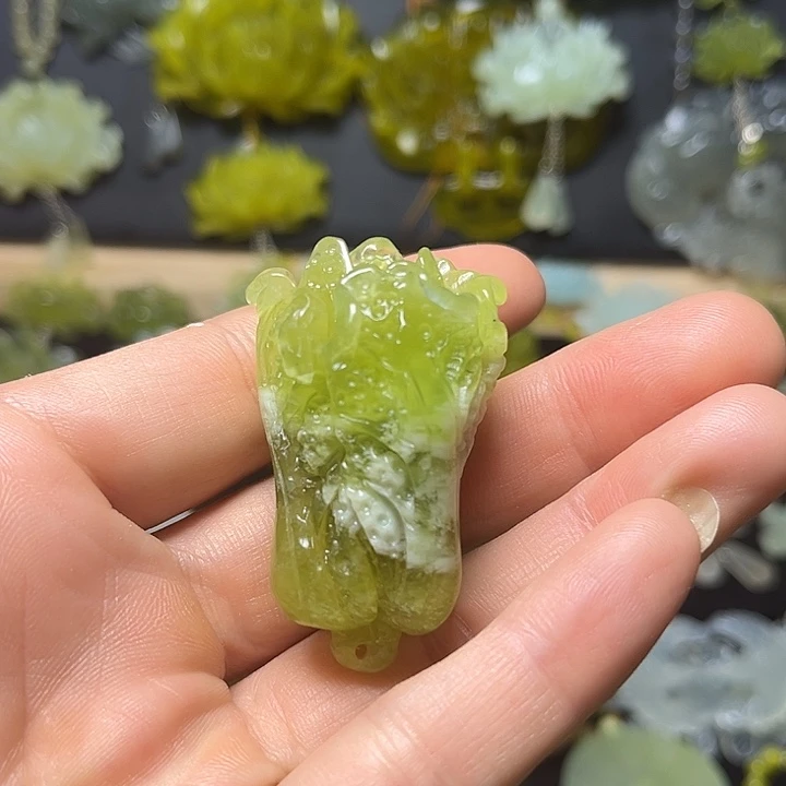 蛇纹石玉未镶嵌颈饰