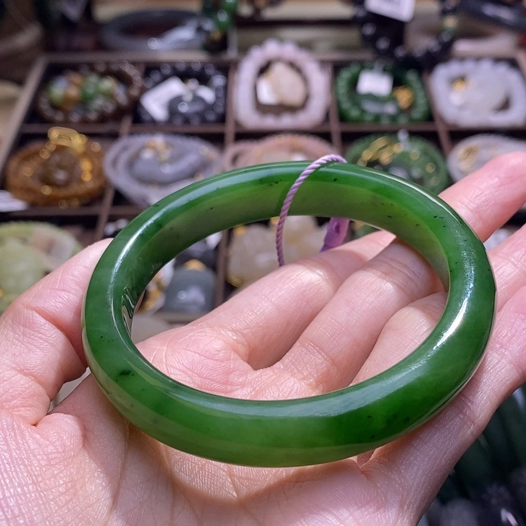 颈饰未镶嵌和田玉碧玉阳绿手镯55.6圈口