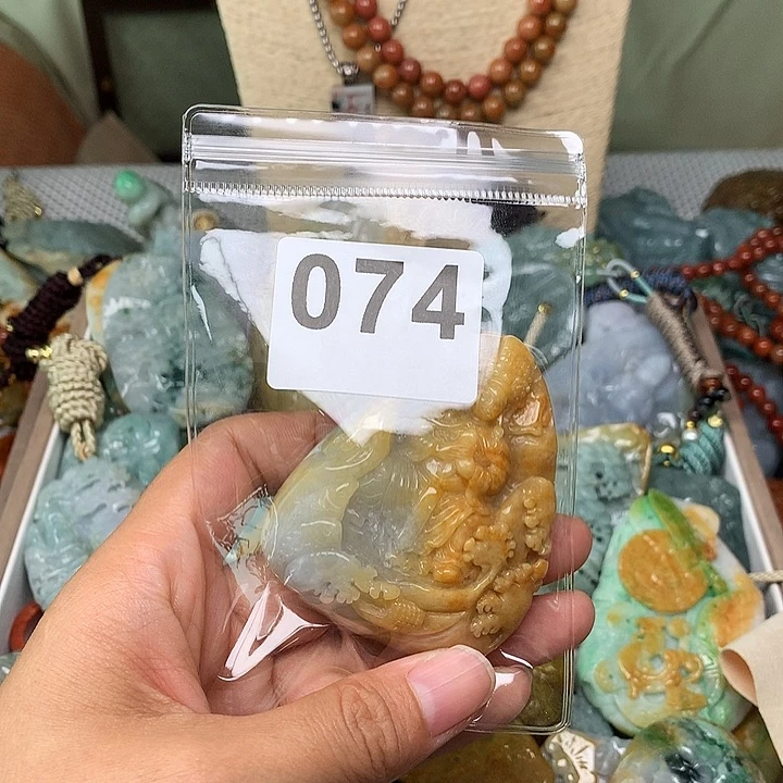 翡翠未镶嵌颈饰拾****石翡翠