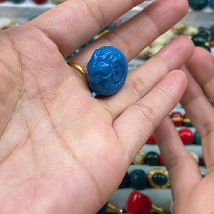 琉璃颈饰雪巴琉璃