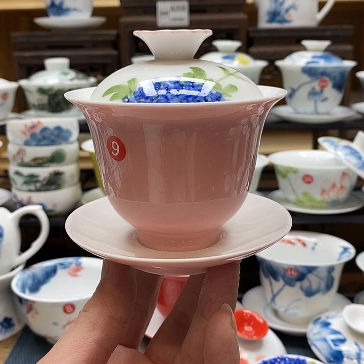 手绘微瑕粉色盖碗