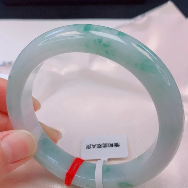 玲****翡翠未镶嵌手镯60。61