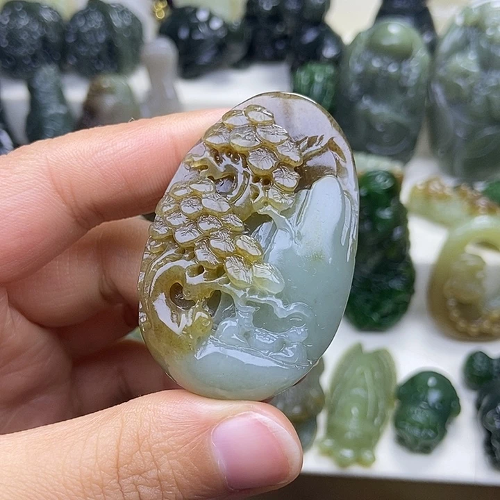 南***柯和田玉未镶嵌颈饰