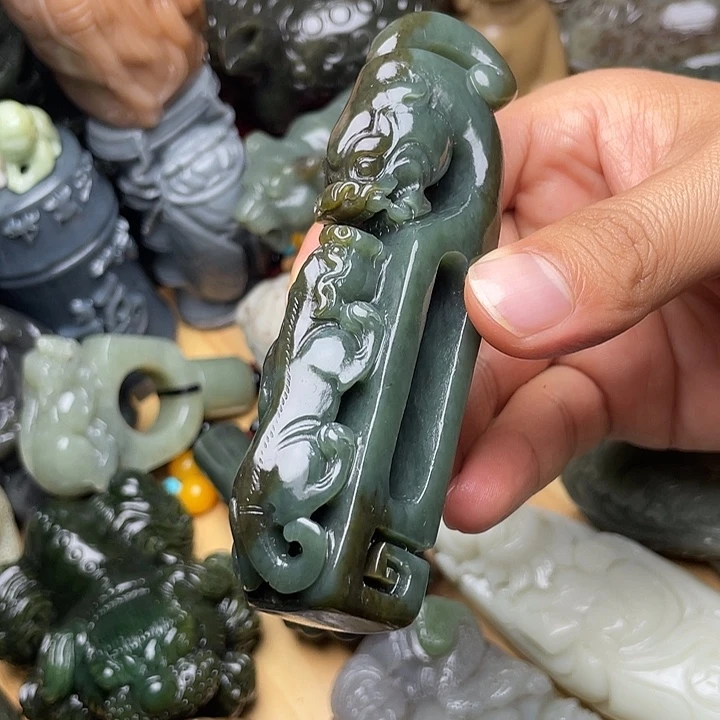 欧***桥和田玉（糖玉）未镶嵌颈饰