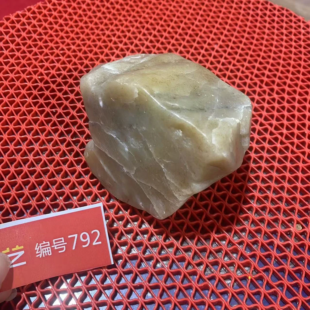 新疆玉料原石发一件编号792