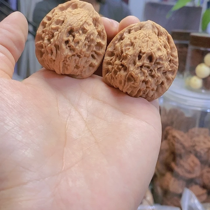 【闪购商品】文玩核桃把件40红狮子小众