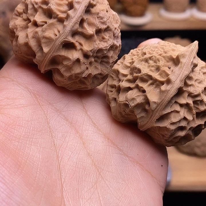 文玩核桃吊坠网纹石壶42