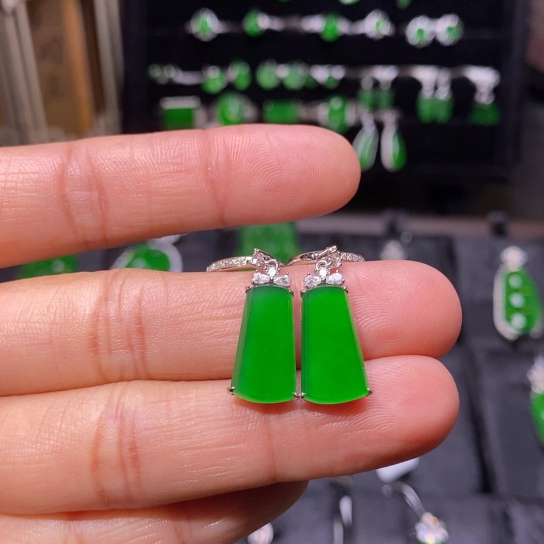 18K金镶嵌翡翠耳饰无事牌耳坠