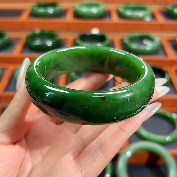 和田玉（碧玉）未镶嵌手镯辣菠菜绿