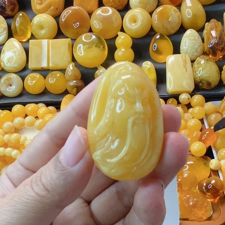 琥珀未镶嵌颈饰天然蜜蜡