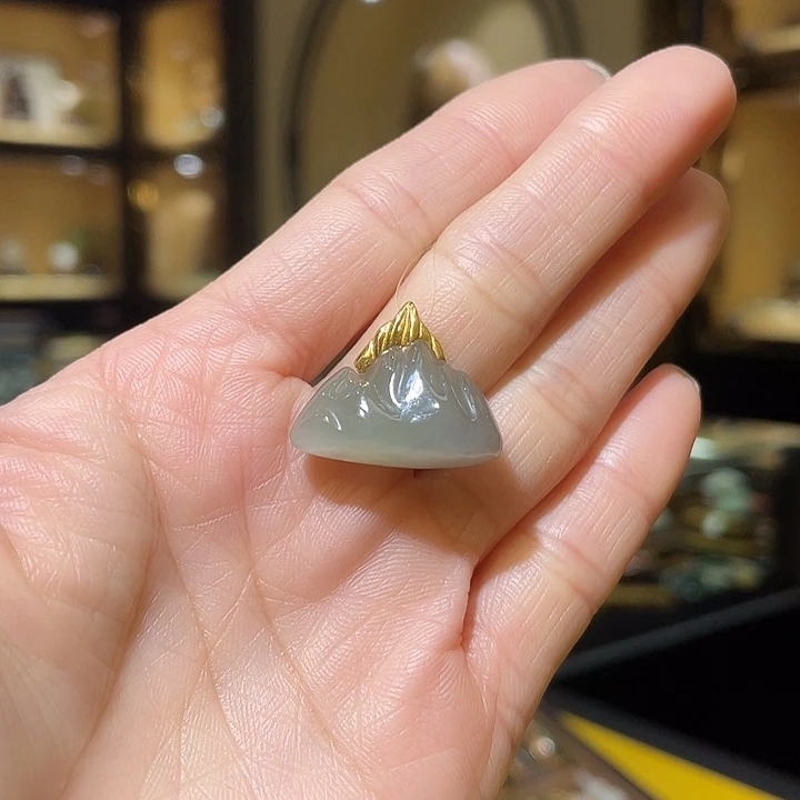 颈饰18K金镶嵌和田玉人生之巅