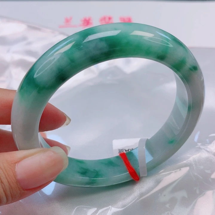 翡翠手镯未镶嵌59圈