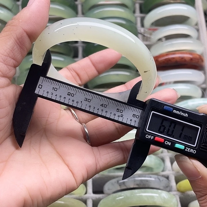 蛇纹石玉未镶嵌手镯288