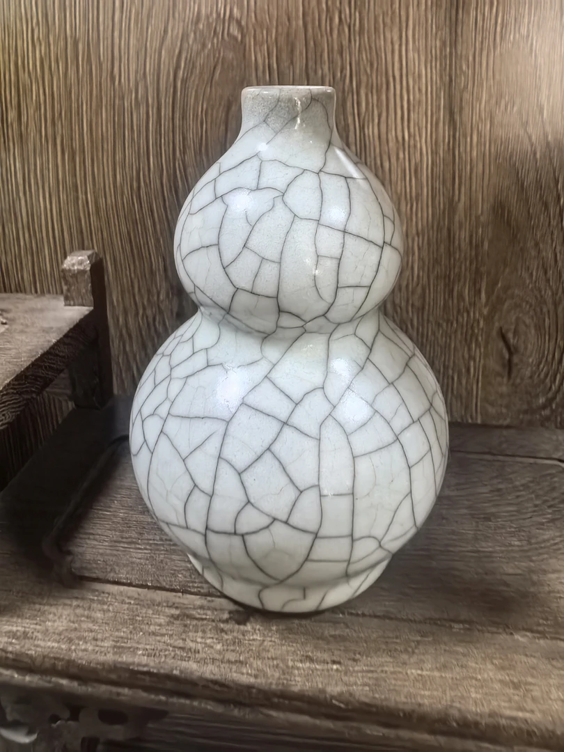 龙泉哥窑葫芦花瓶