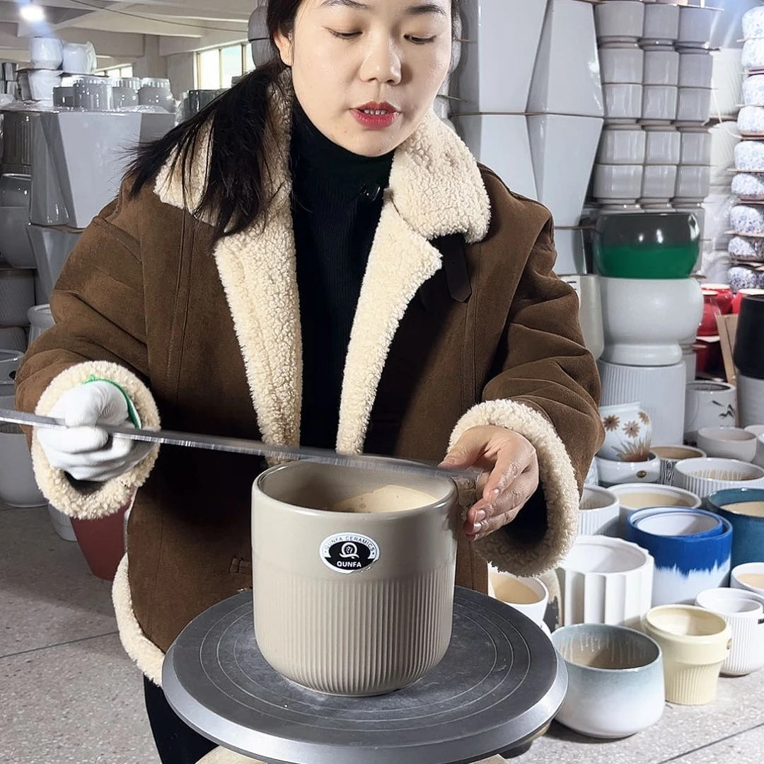 陶瓷口径15–14。浅灰