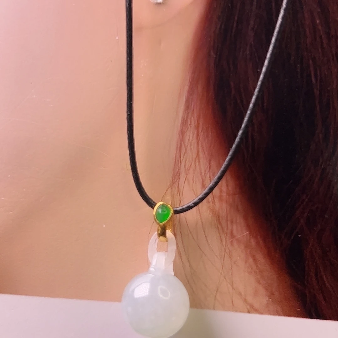 翡翠18K金镶嵌颈饰项坠