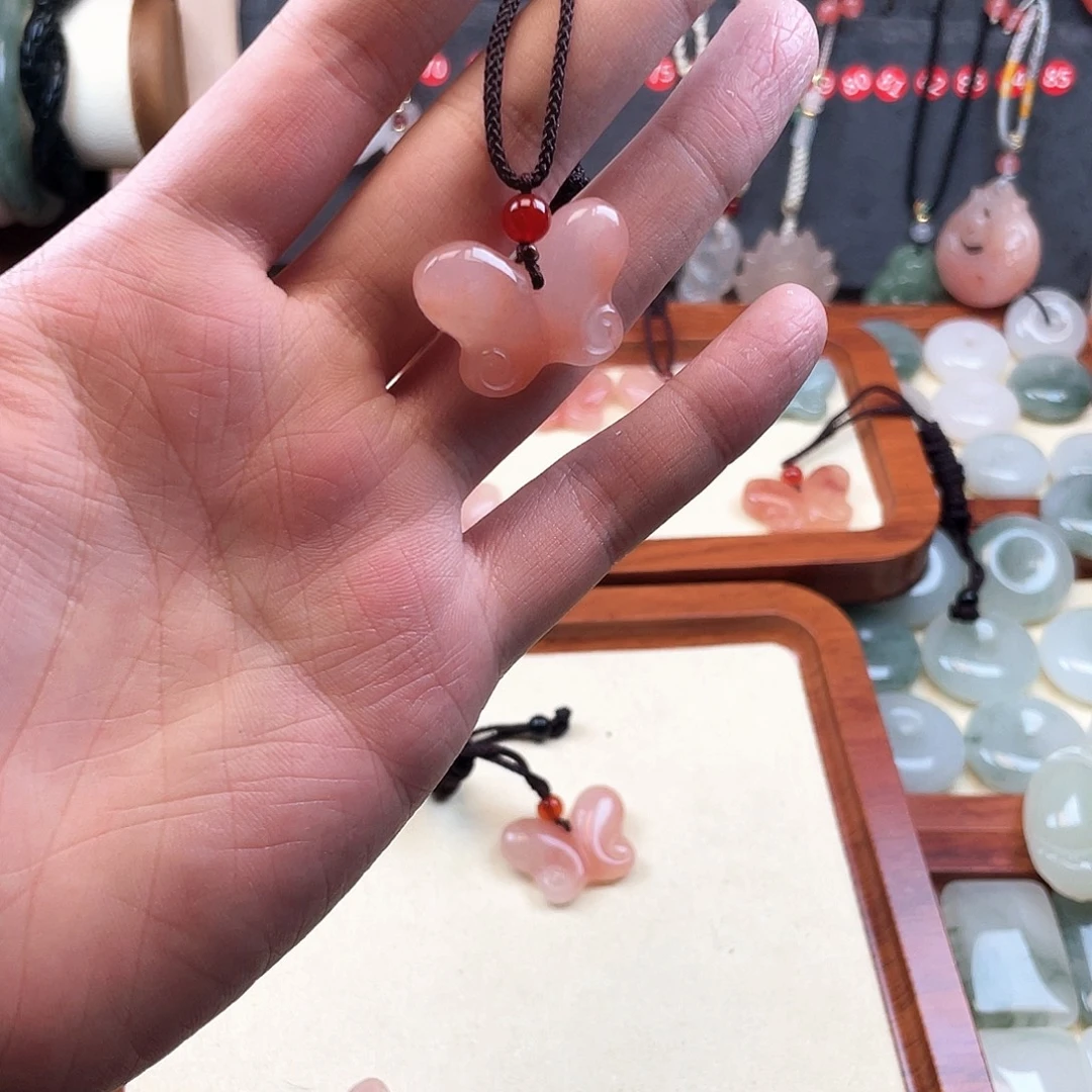 石英质玉未镶嵌颈饰