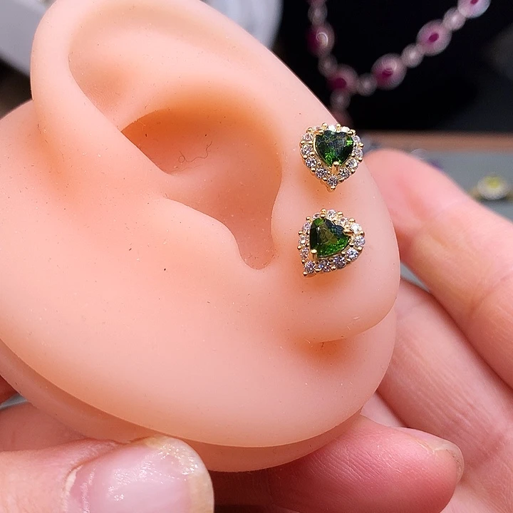 银S925镶嵌透辉石耳钉