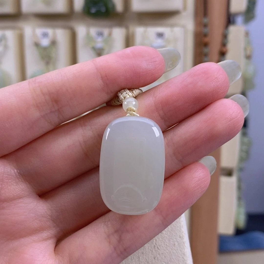 灵***p颈饰未镶嵌和田玉