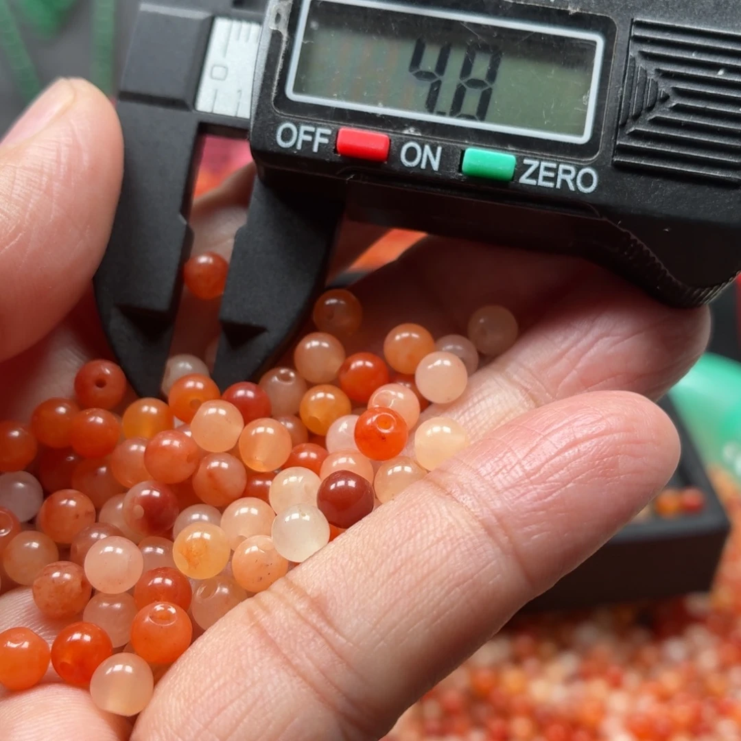 颈饰未镶嵌石英质玉（金丝玉）卡5圆珠100粒