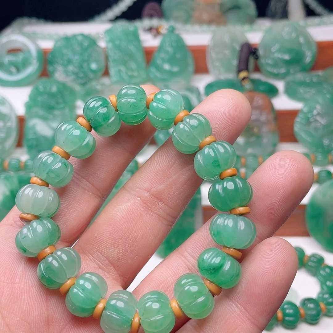 颈饰未镶嵌石英质玉镇****发