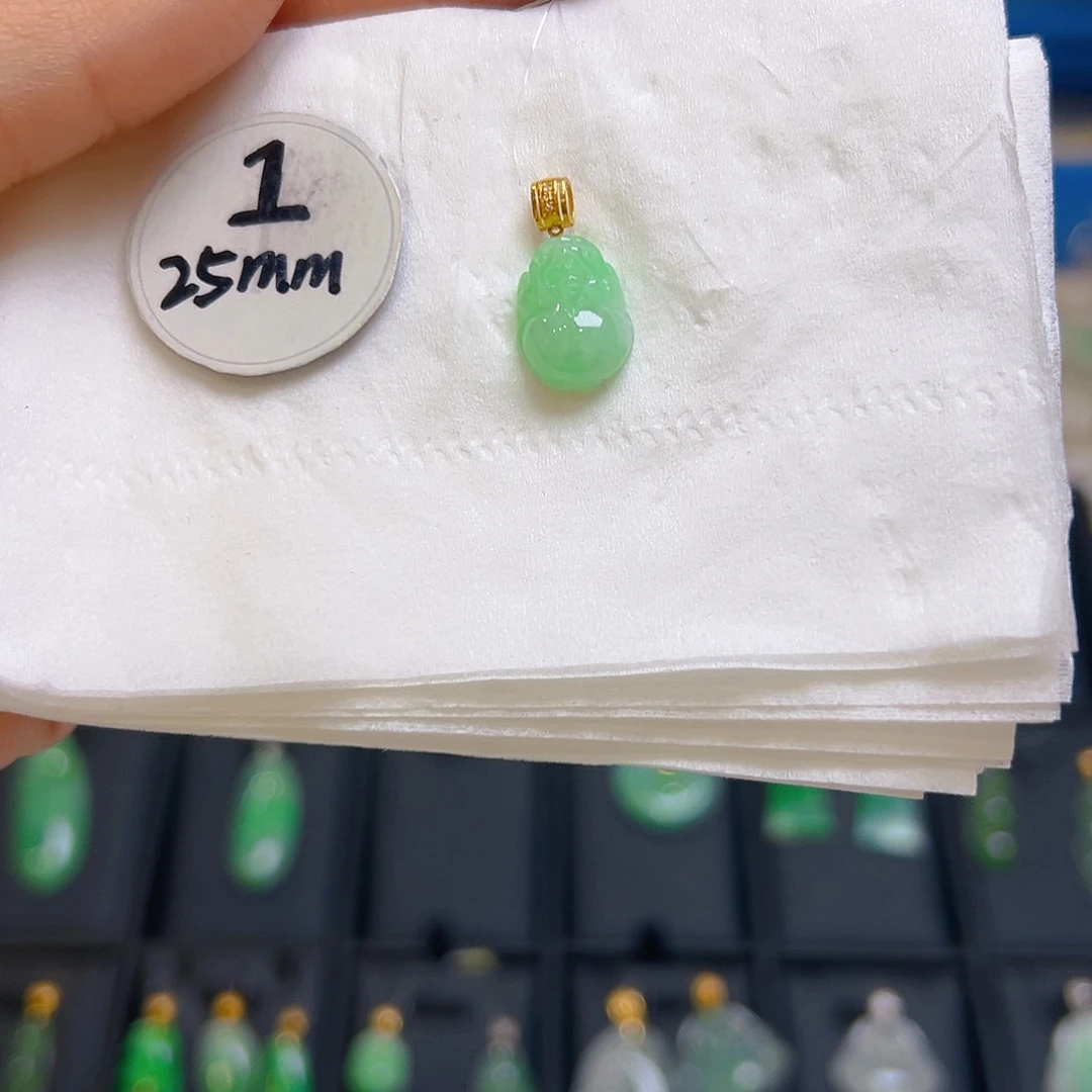 翡翠颈饰18K金镶嵌翡翠