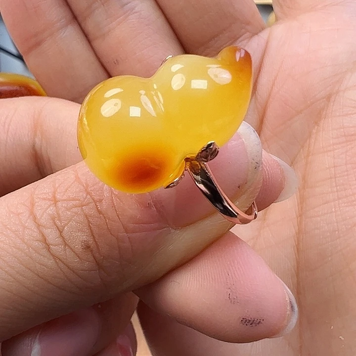 蜜蜡未镶嵌珠宝奇石