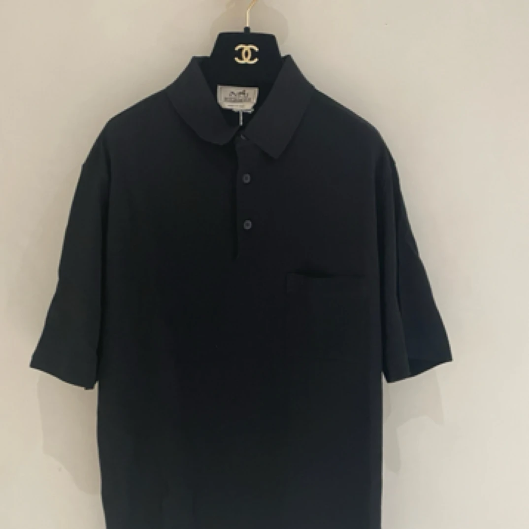 全新未使用 Hermes/爱马仕 Broderie H纽扣领polo短袖 黑色 XL码