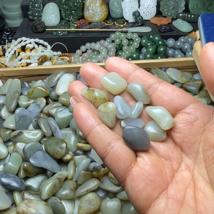 俗***爷和田玉未镶嵌珠宝半成品